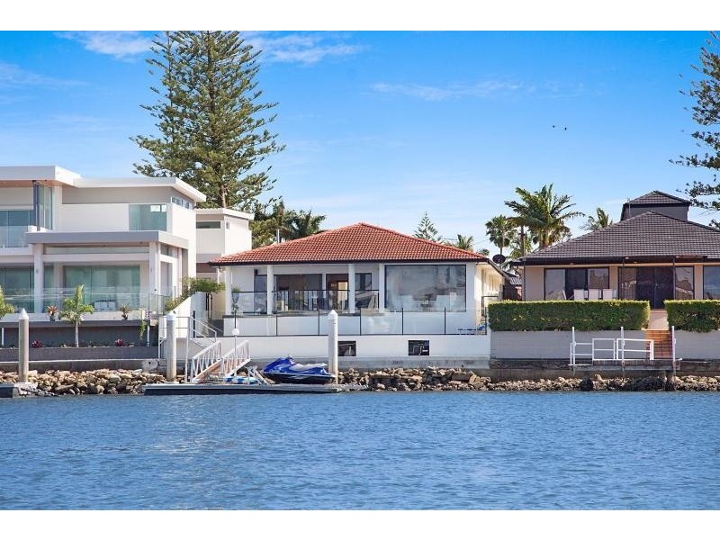 124 Amalfi Drive, Isle Of Capri QLD 4217