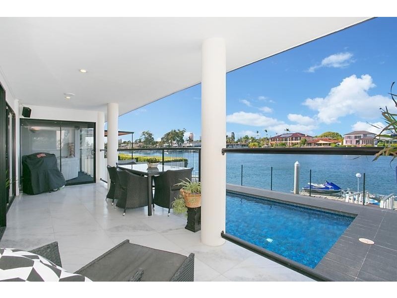 124 Amalfi Drive, Isle Of Capri QLD 4217