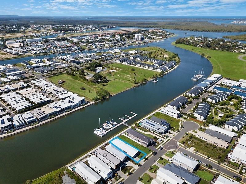 24 Waters Close, Hope Island QLD 4212