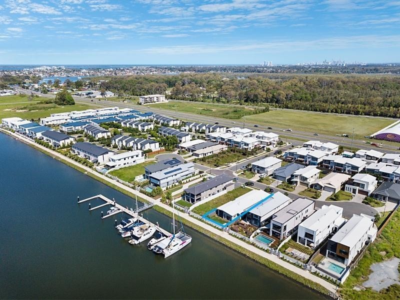 24 Waters Close, Hope Island QLD 4212