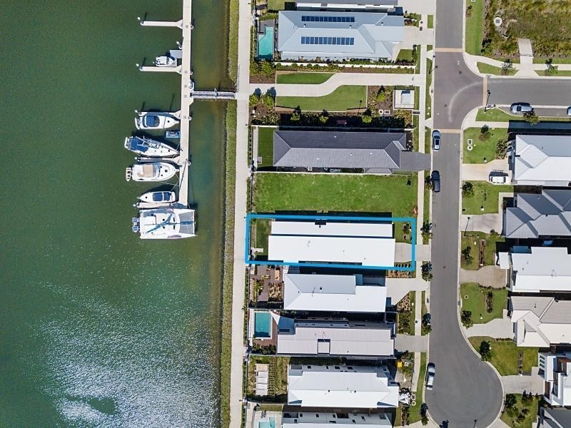 24 Waters Close, Hope Island QLD 4212