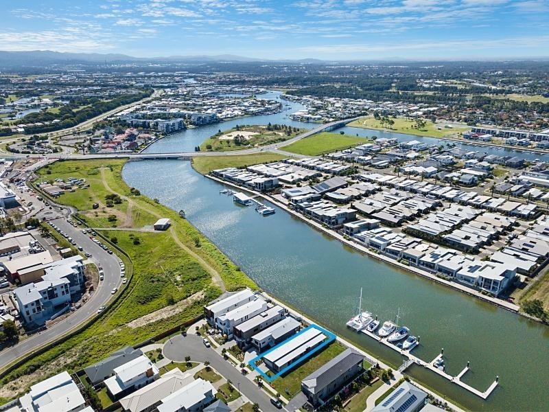 24 Waters Close, Hope Island QLD 4212