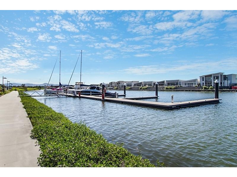 24 Waters Close, Hope Island QLD 4212