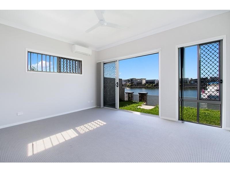 24 Waters Close, Hope Island QLD 4212