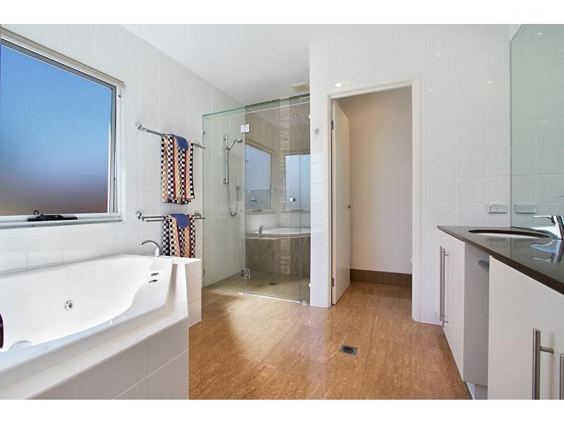 1/5 Muscovey Avenue, Paradise Point QLD 4216