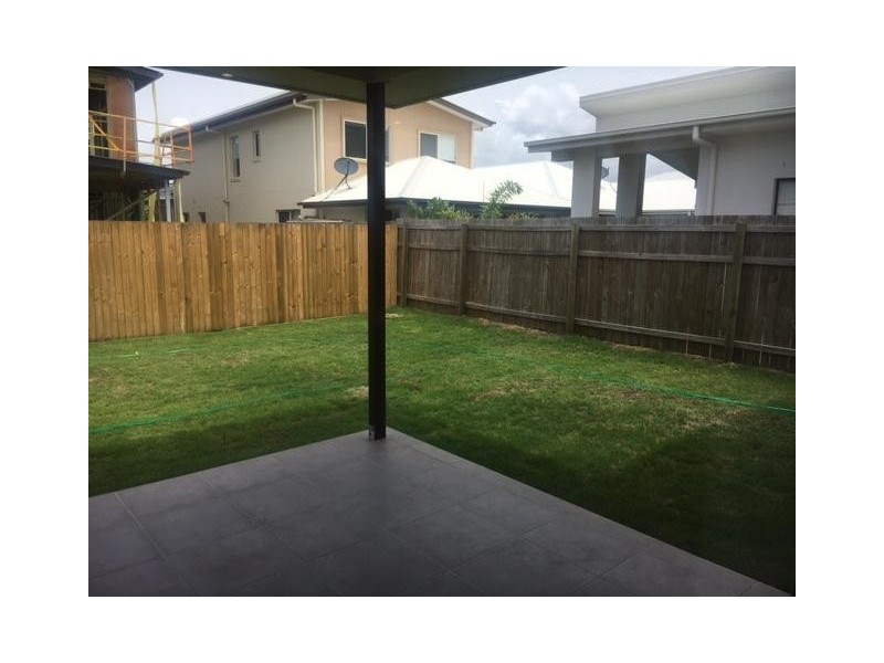 33 North Quay Circuit, Hope Island QLD 4212