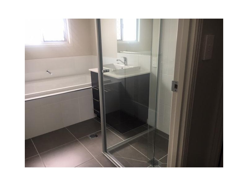 33 North Quay Circuit, Hope Island QLD 4212