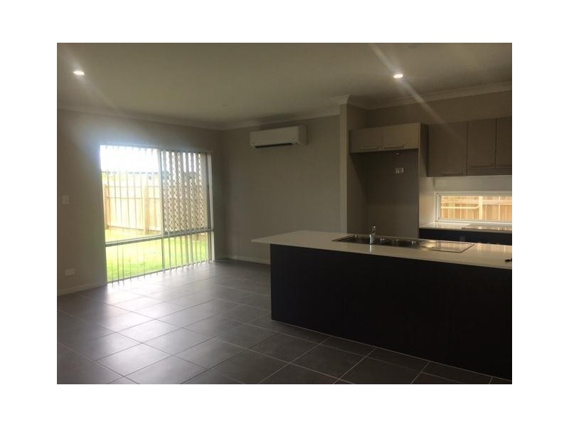 33 North Quay Circuit, Hope Island QLD 4212