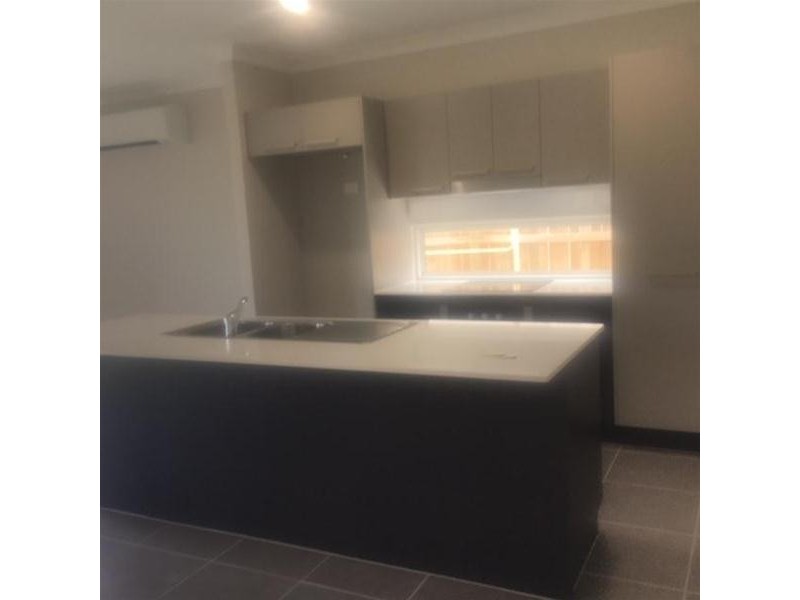 33 North Quay Circuit, Hope Island QLD 4212