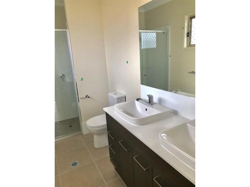 17 Grevillea Crescent, Maudsland QLD 4210