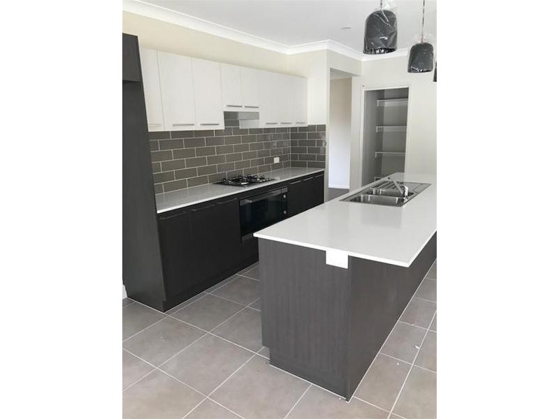 17 Grevillea Crescent, Maudsland QLD 4210