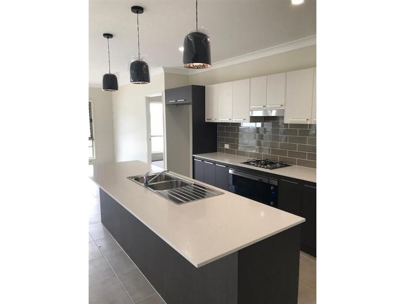 17 Grevillea Crescent, Maudsland QLD 4210