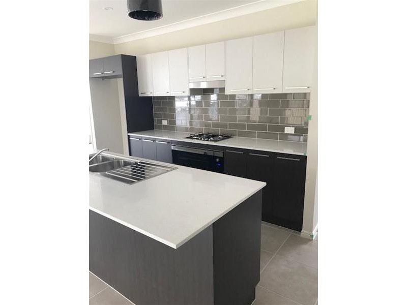 17 Grevillea Crescent, Maudsland QLD 4210