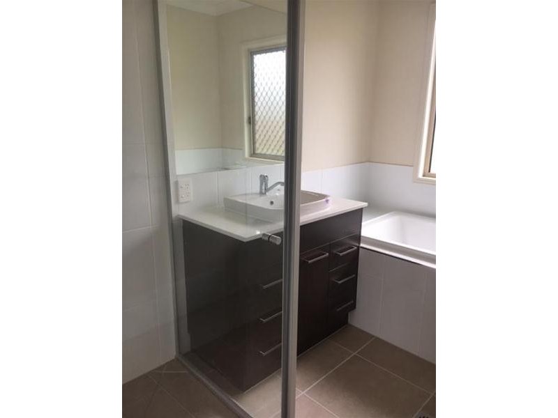 17 Grevillea Crescent, Maudsland QLD 4210