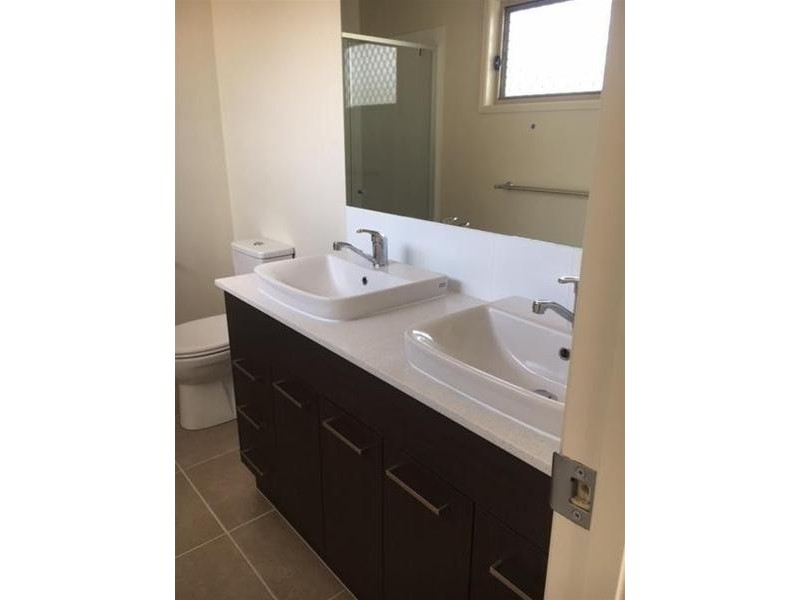 17 Grevillea Crescent, Maudsland QLD 4210