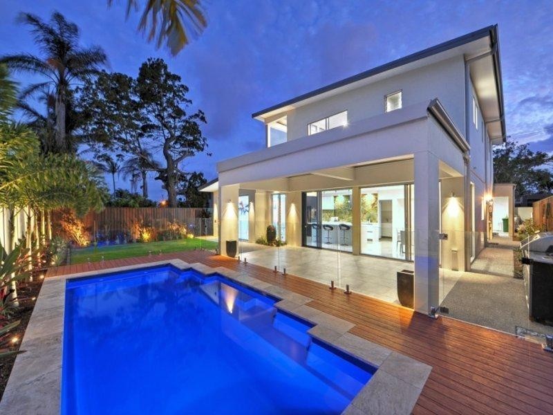 5 Robin Avenue, Paradise Point QLD 4216