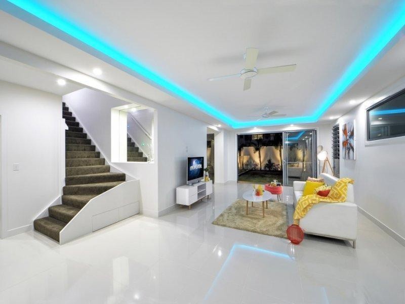 5 Robin Avenue, Paradise Point QLD 4216