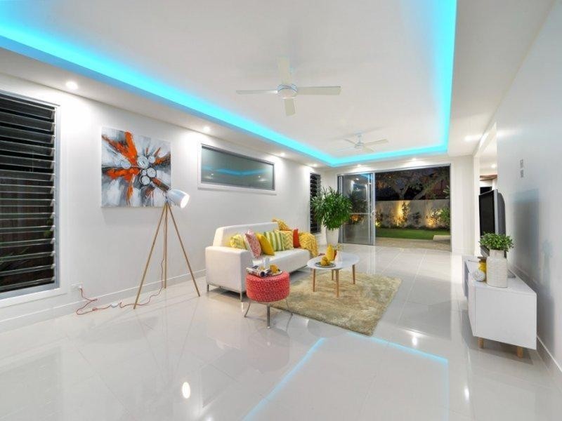 5 Robin Avenue, Paradise Point QLD 4216