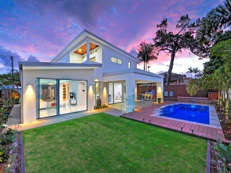 5 Robin Avenue, Paradise Point QLD 4216