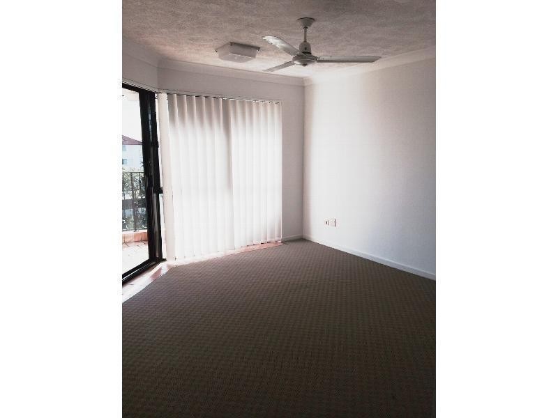 11/12 Canal Avenue, Runaway Bay QLD 4216