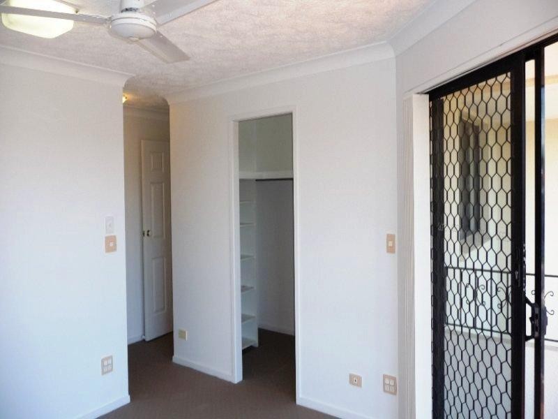 11/12 Canal Avenue, Runaway Bay QLD 4216