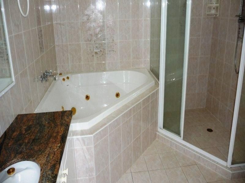 11/12 Canal Avenue, Runaway Bay QLD 4216