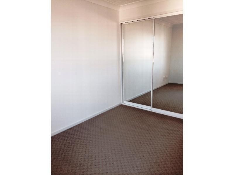 11/12 Canal Avenue, Runaway Bay QLD 4216