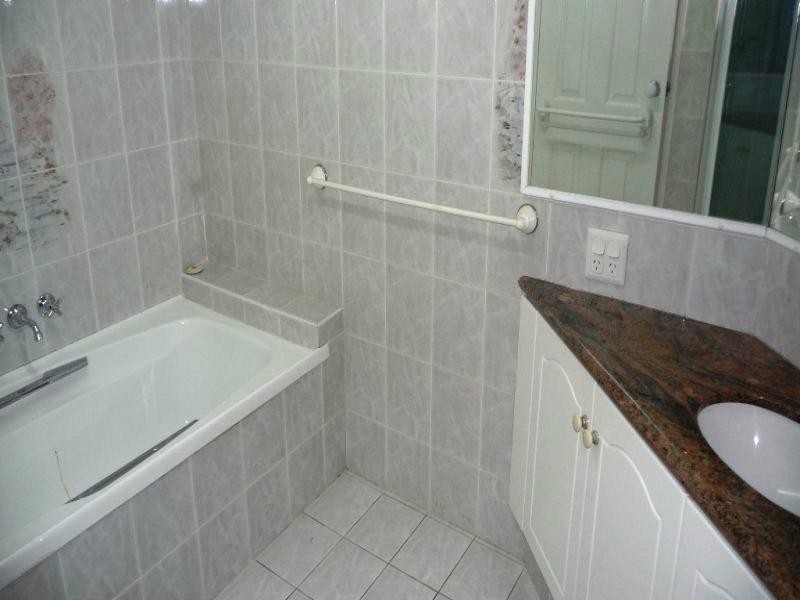 11/12 Canal Avenue, Runaway Bay QLD 4216