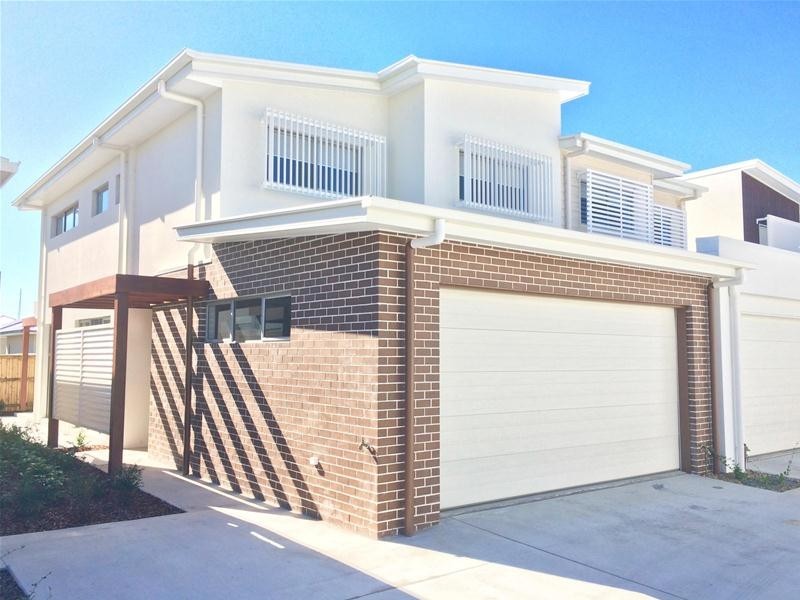 3/2 Waters Close, Hope Island QLD 4212