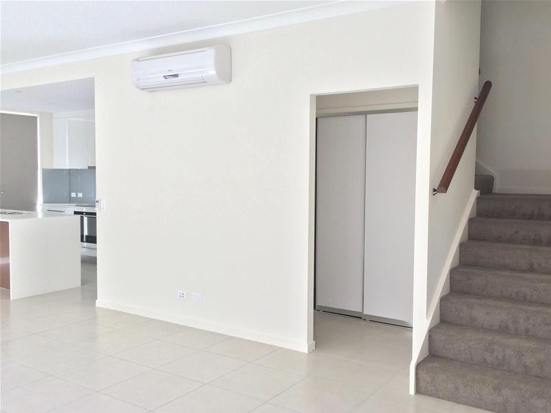 3/2 Waters Close, Hope Island QLD 4212