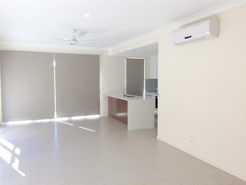 3/2 Waters Close, Hope Island QLD 4212