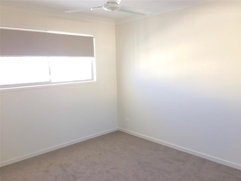 3/2 Waters Close, Hope Island QLD 4212