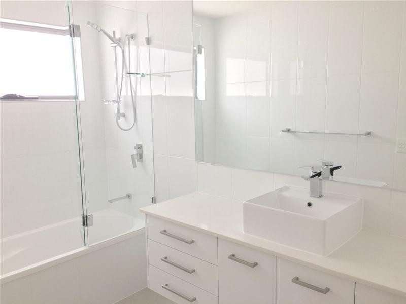 3/2 Waters Close, Hope Island QLD 4212