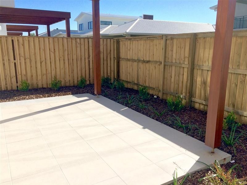 3/2 Waters Close, Hope Island QLD 4212