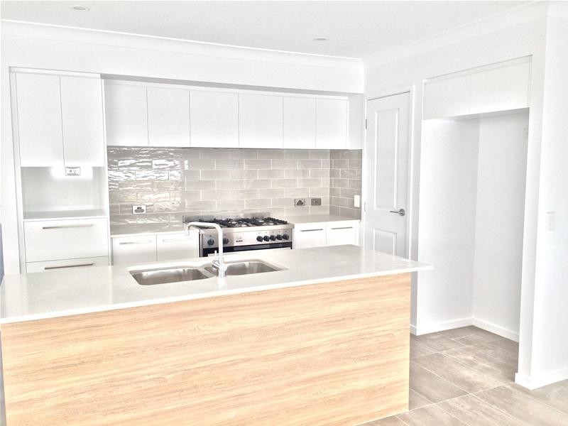 22 Sunwood Crescent, Maudsland QLD 4210