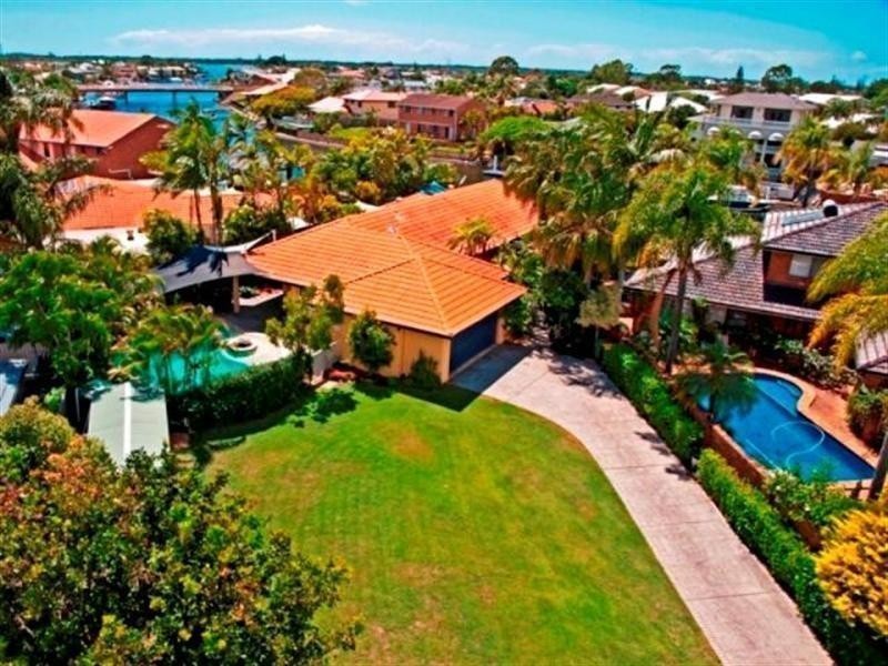 6 Kagi Court, Runaway Bay QLD 4216