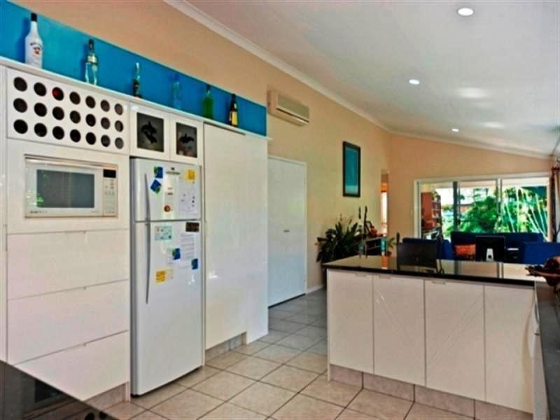 6 Kagi Court, Runaway Bay QLD 4216