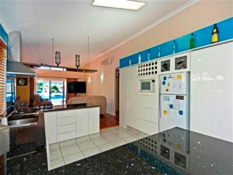 6 Kagi Court, Runaway Bay QLD 4216