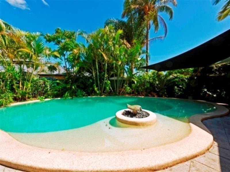 6 Kagi Court, Runaway Bay QLD 4216