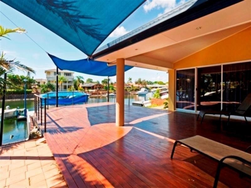 6 Kagi Court, Runaway Bay QLD 4216