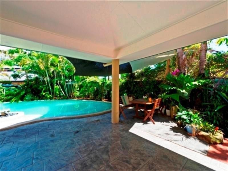 6 Kagi Court, Runaway Bay QLD 4216