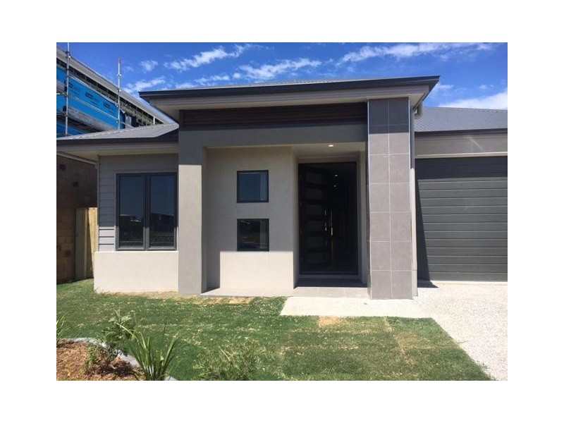 14 Waters Close, Hope Island QLD 4212