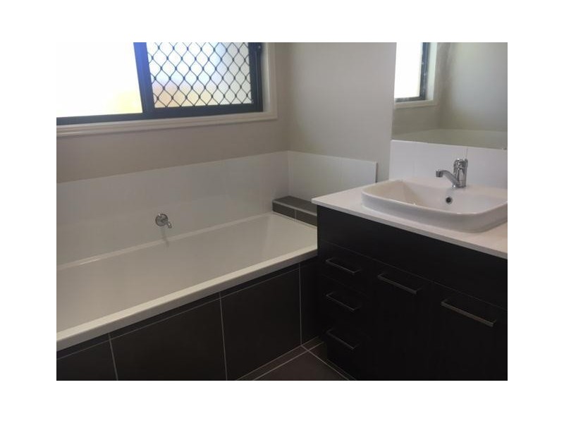 14 Waters Close, Hope Island QLD 4212