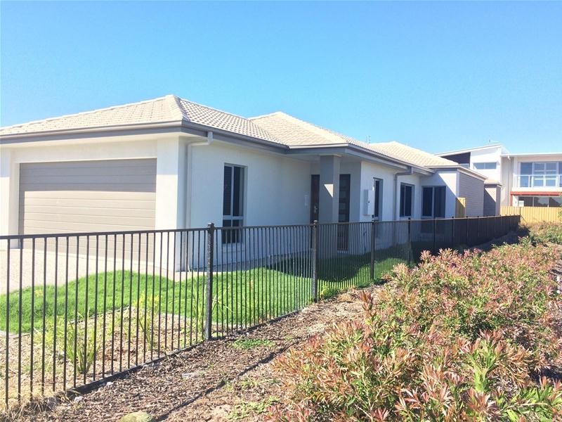 3 Waters Close, Hope Island QLD 4212