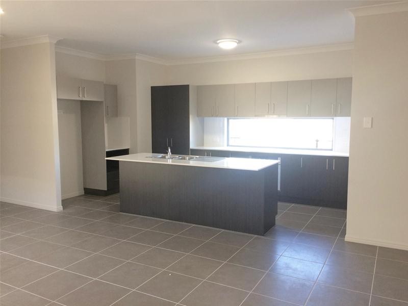 3 Waters Close, Hope Island QLD 4212