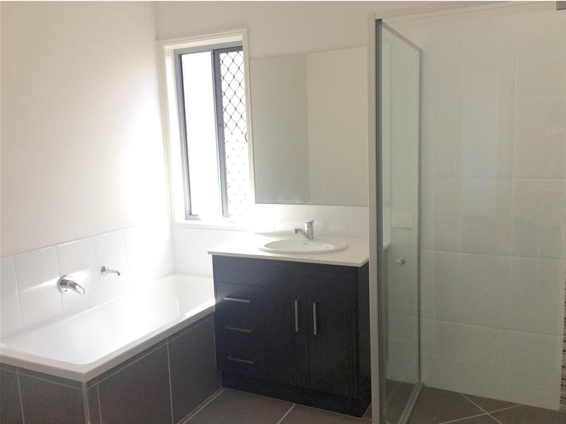 3 Waters Close, Hope Island QLD 4212