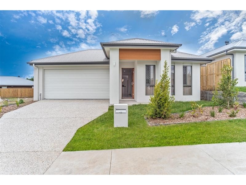 43 Flame Tree Circuit, Arundel QLD 4214