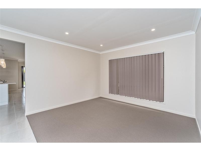 43 Flame Tree Circuit, Arundel QLD 4214