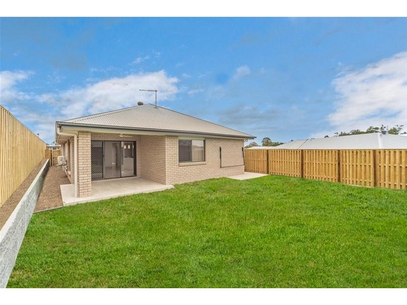 43 Flame Tree Circuit, Arundel QLD 4214