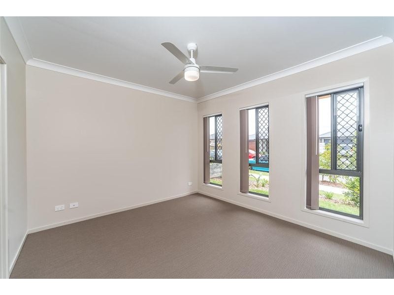 43 Flame Tree Circuit, Arundel QLD 4214